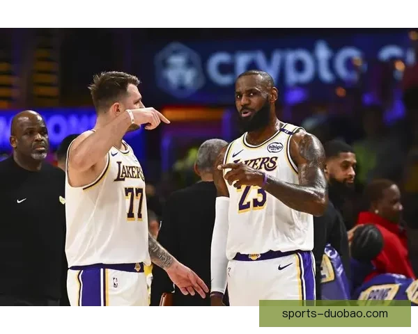 41岁詹姆斯末节统治攻防独揽11分导演27比6高潮湖人五小阵容王牌尽显_n3rf0bam